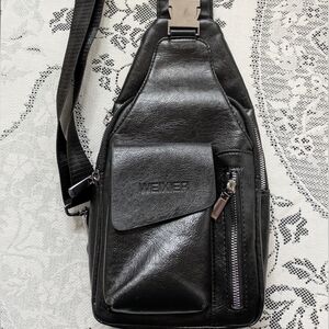 WEIXIER Black Men's Crossbody Bag. Like New.